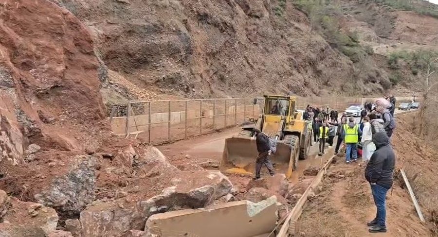 Bllokimi i aksit Prrenjas-Librazhd: Paralizohet tregtia 1.2 mld euro me Greqinë dhe Maqedoninë